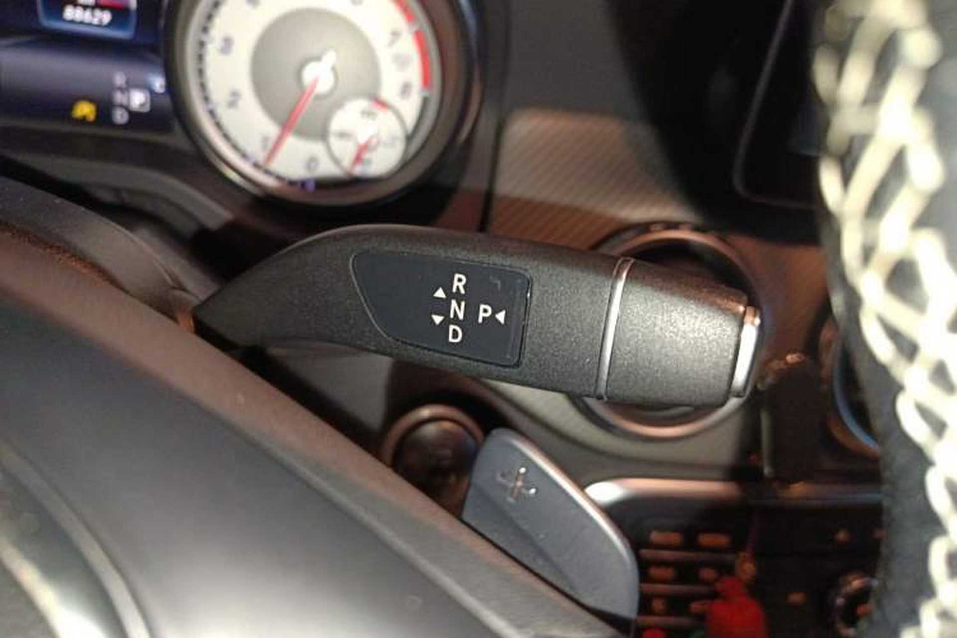 Used Mercedes-Benz GLA 2016 GLA 220 4MATIC Luxury Model Gear Lever