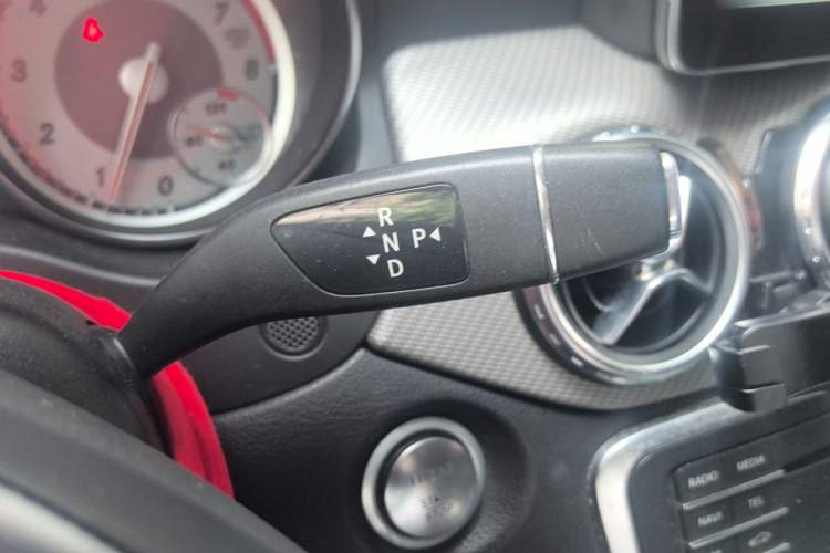 Used Mercedes-Benz GLA 2016 GLA 220 4MATIC Fashion Edition Gear Lever