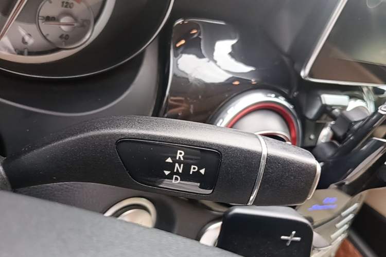 Used Mercedes-Benz GLA 2016 GLA 220 4MATIC Luxury Model Gear Lever