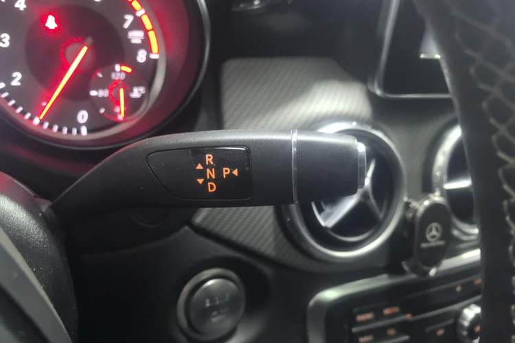 Used Mercedes-Benz GLA 2016 GLA 200 Fashion Model Gear Lever