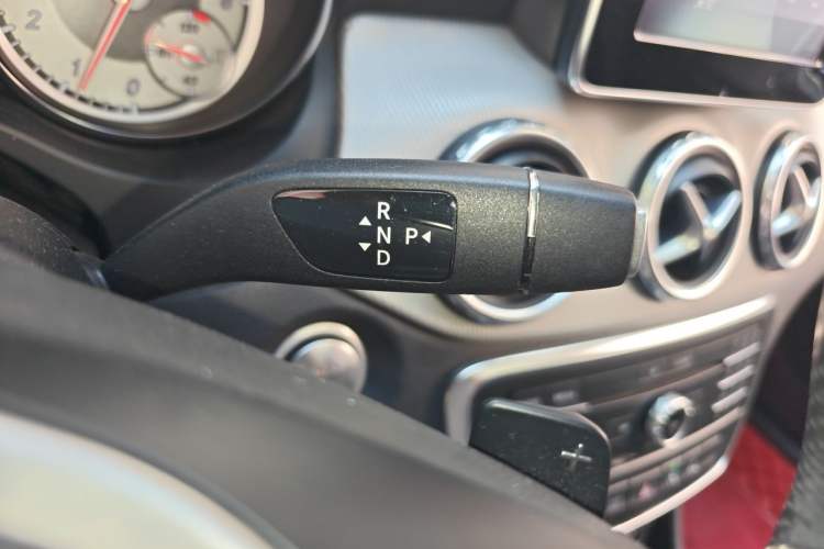 Used Mercedes-Benz GLA 2016 GLA 200 Fashion Model Gear Lever