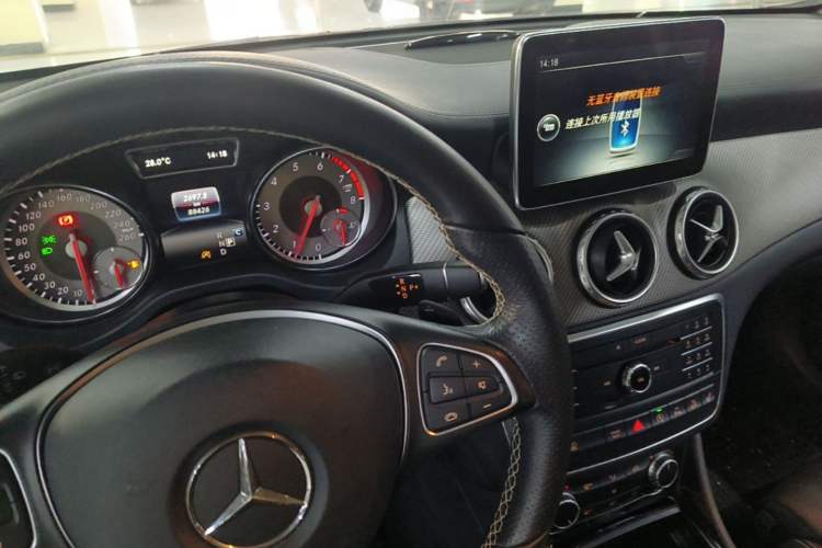 Used Mercedes-Benz GLA 2016 GLA 220 4MATIC Fashion Edition Gear Lever