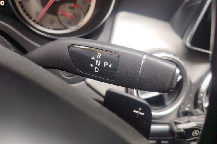 Used Mercedes-Benz GLA 2016 GLA 200 Fashion Model Gear Lever