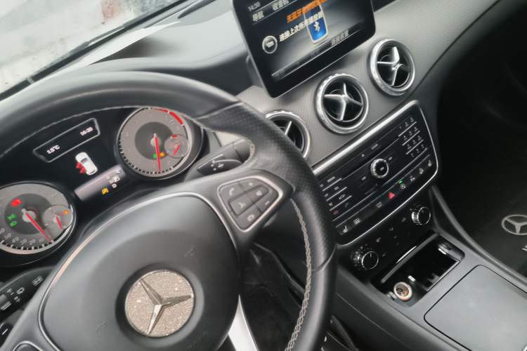 Used Mercedes-Benz GLA 2016 GLA 220 4MATIC Fashion Edition Gear Lever