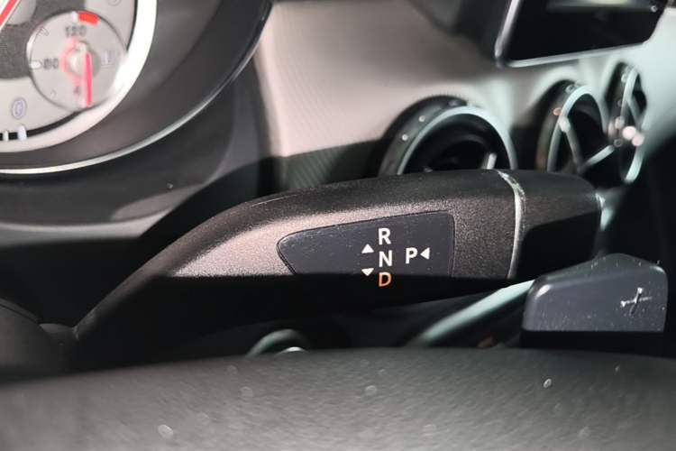 Used Mercedes-Benz GLA 2016 GLA 200 Fashion Model Gear Lever
