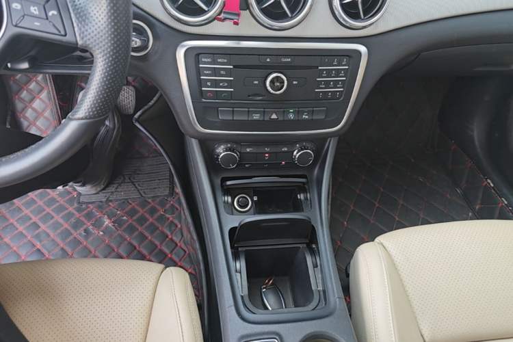 Used Mercedes-Benz GLA 2016 GLA 200 Fashion Model Gear Lever