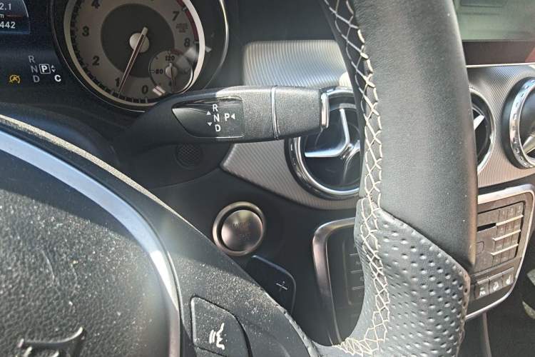 Used Mercedes-Benz GLA 2016 GLA 220 4MATIC Fashion Edition Gear Lever