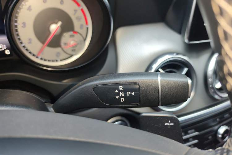 Used Mercedes-Benz GLA 2016 GLA 200 Fashion Model Gear Lever