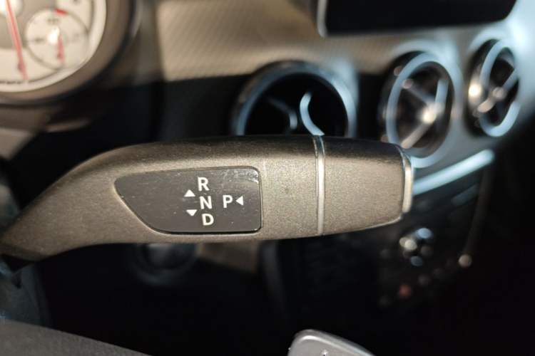 Used Mercedes-Benz GLA 2016 GLA 220 4MATIC Fashion Edition Gear Lever