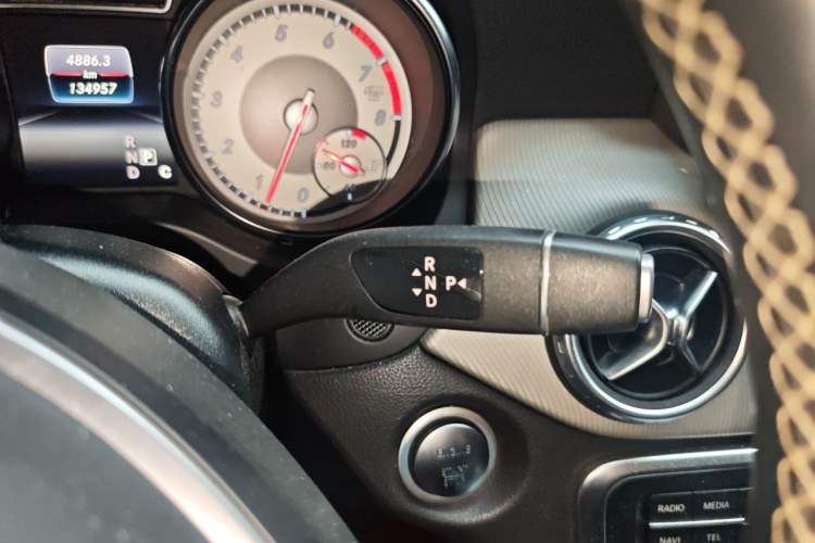 Used Mercedes-Benz GLA 2016 GLA 200 Fashion Model Gear Lever