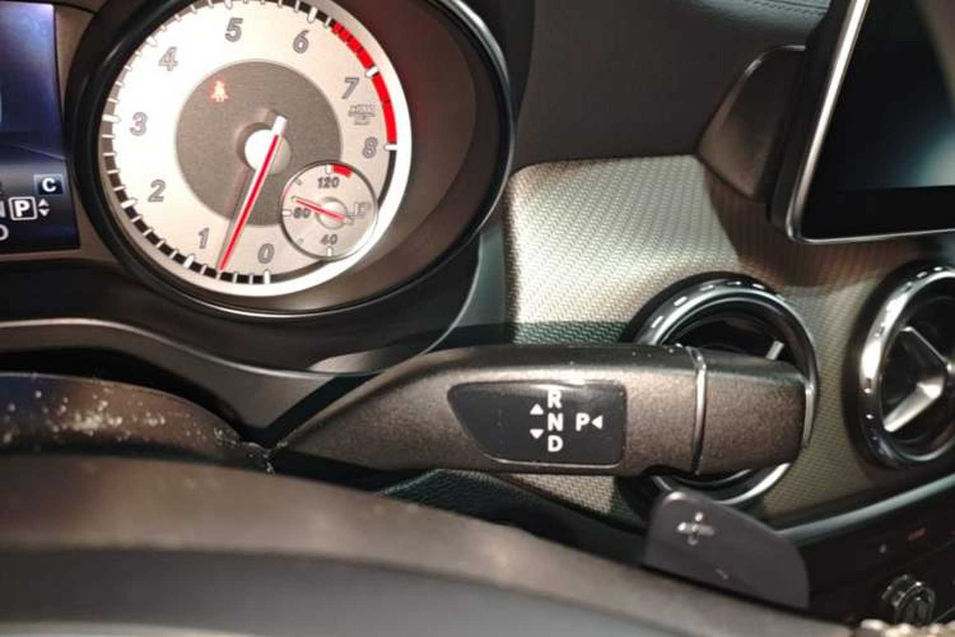 Used Mercedes-Benz GLA 2016 GLA 220 4MATIC Fashion Edition Gear Lever