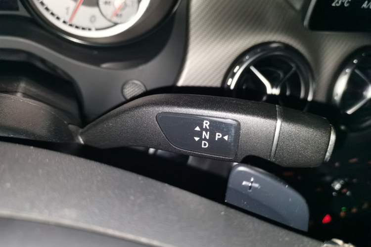 Used Mercedes-Benz GLA 2016 GLA 220 4MATIC Fashion Edition Gear Lever