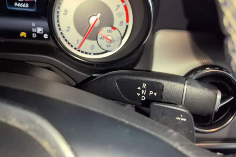 Used Mercedes-Benz GLA 2016 GLA 220 4MATIC Luxury Model Gear Lever