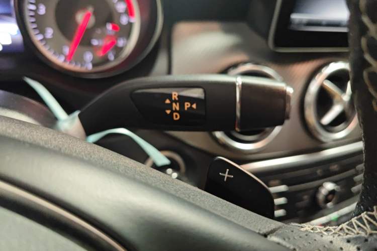 Used Mercedes-Benz GLA 2016 GLA 220 4MATIC Luxury Model Gear Lever