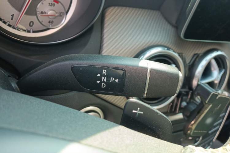 Used Mercedes-Benz GLA 2016 GLA 220 4MATIC Luxury Model Gear Lever