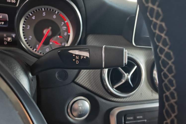 Used Mercedes-Benz GLA 2016 GLA 220 4MATIC Fashion Edition Gear Lever