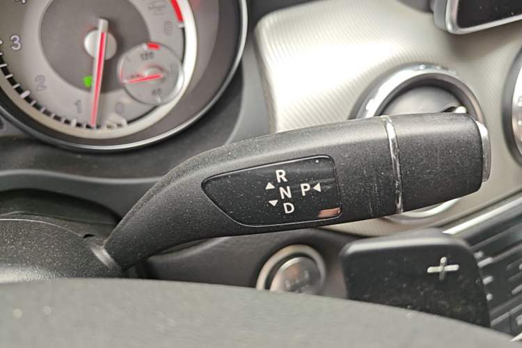 Used Mercedes-Benz GLA 2016 GLA 220 4MATIC Fashion Edition Gear Lever