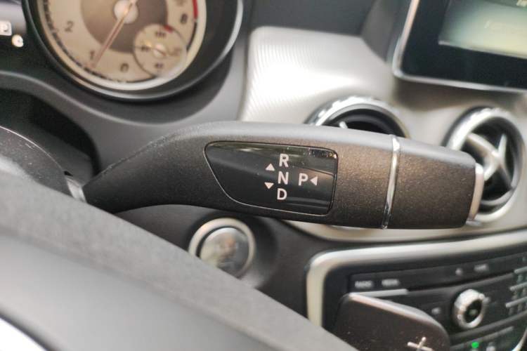 Used Mercedes-Benz GLA 2016 GLA 200 Fashion Model Gear Lever