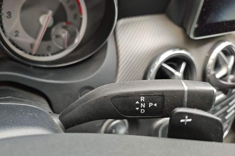 Used Mercedes-Benz GLA 2016 GLA 200 Fashion Model Gear Lever