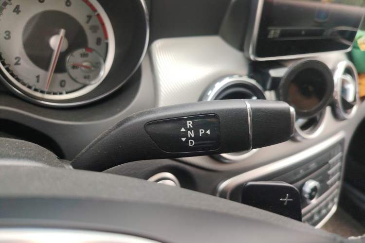Used Mercedes-Benz GLA 2016 GLA 220 4MATIC Fashion Edition Gear Lever