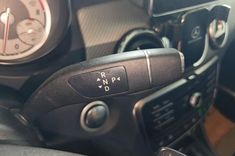 Used Mercedes-Benz GLA 2016 GLA 220 4MATIC Fashion Edition Gear Lever