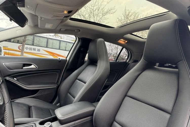 Used Mercedes-Benz GLA 2016 GLA 220 4MATIC Fashion Edition Headliner