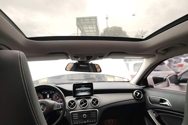 Used Mercedes-Benz GLA 2016 GLA 220 4MATIC Fashion Edition Headliner