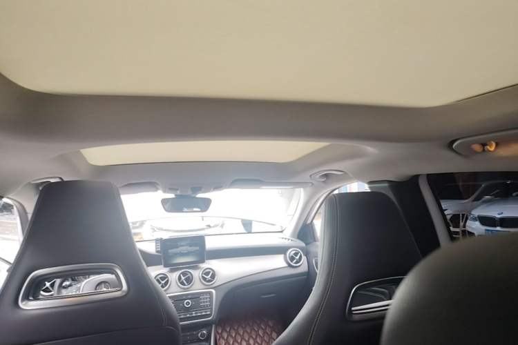Used Mercedes-Benz GLA 2016 GLA 220 4MATIC Luxury Model Headliner