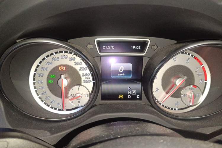 Used Mercedes-Benz GLA 2016 GLA 220 4MATIC Luxury Model Instrument Cluster