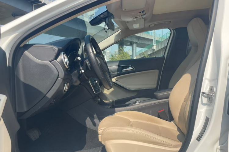 Used Mercedes-Benz GLA 2016 GLA 220 4MATIC Fashion Edition Interior 1