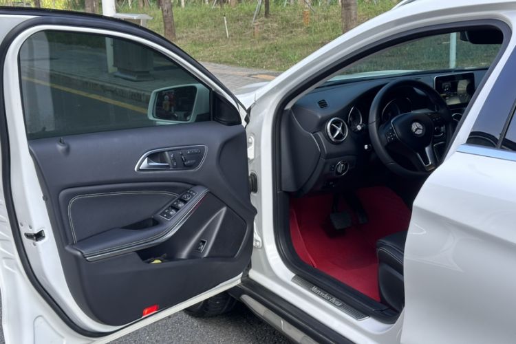 Used Mercedes-Benz GLA 2016 GLA 220 4MATIC Luxury Model Interior 1