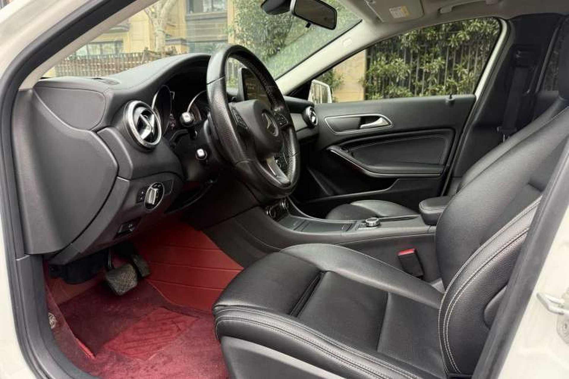 Used Mercedes-Benz GLA 2016 GLA 220 4MATIC Fashion Edition Interior 1