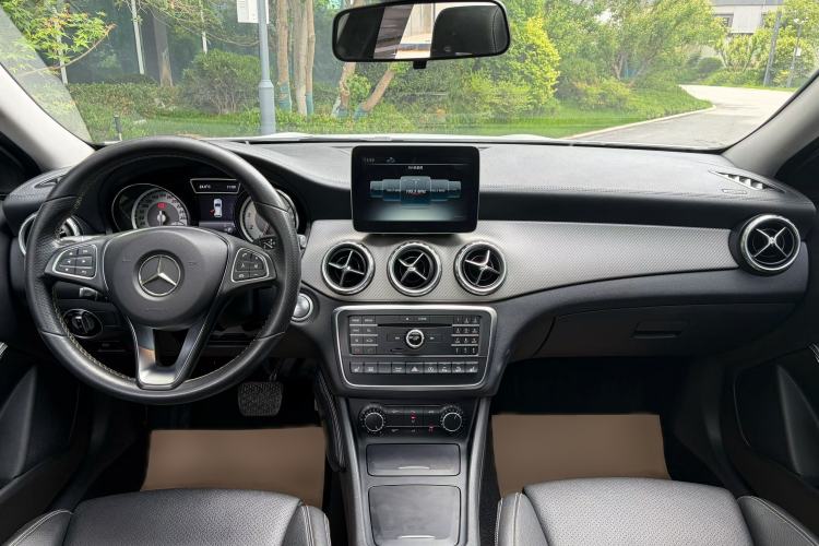 Used Mercedes-Benz GLA 2016 GLA 220 4MATIC Fashion Edition Interior 1