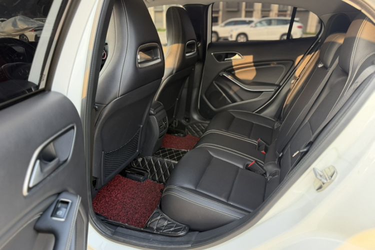 Used Mercedes-Benz GLA 2016 GLA 220 4MATIC Fashion Edition Interior 1
