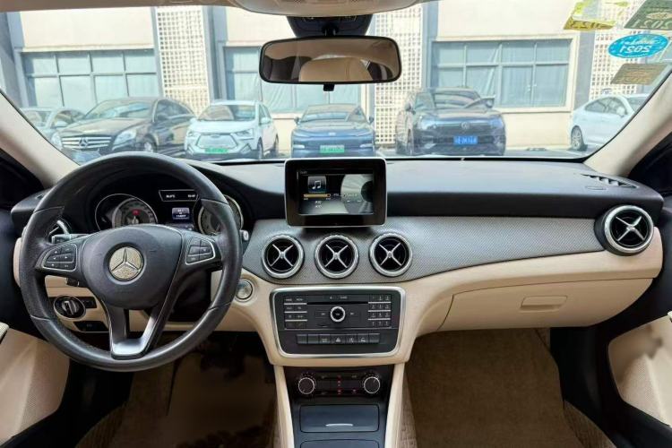 Used Mercedes-Benz GLA 2016 GLA 200 Sport Edition Interior 1
