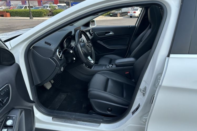 Used Mercedes-Benz GLA 2016 GLA 220 4MATIC Fashion Edition Interior 1