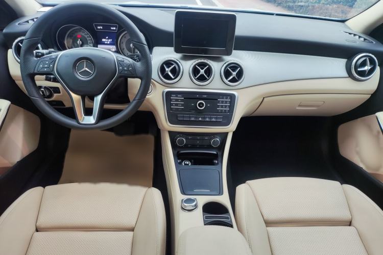 Used Mercedes-Benz GLA 2016 GLA 200 Sport Edition Interior 1