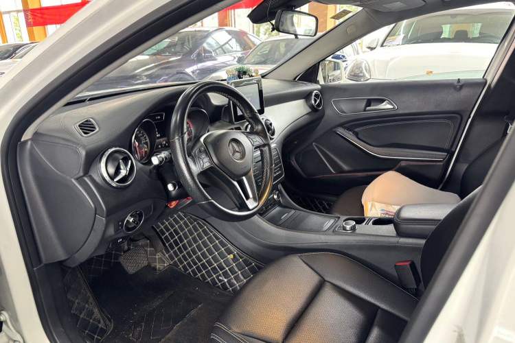 Used Mercedes-Benz GLA 2016 GLA 200 Fashion Model Interior 1