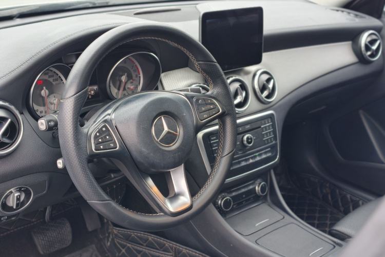 Used Mercedes-Benz GLA 2016 GLA 200 Fashion Model Interior 1
