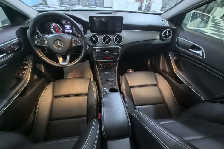 Used Mercedes-Benz GLA 2016 GLA 200 Sport Edition Interior 1