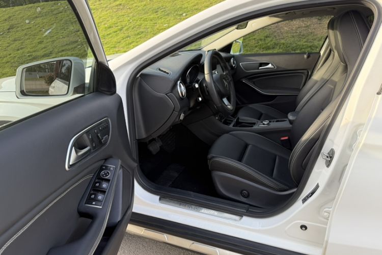 Used Mercedes-Benz GLA 2016 GLA 200 Fashion Model Interior 1