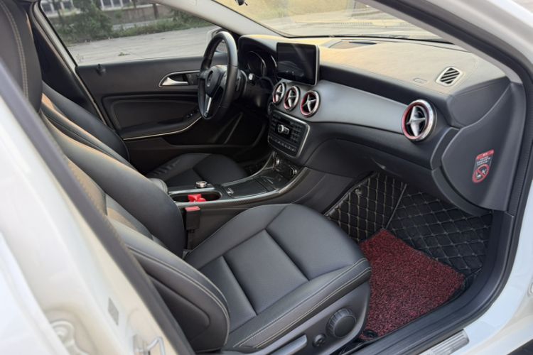 Used Mercedes-Benz GLA 2016 GLA 220 4MATIC Fashion Edition Interior 11