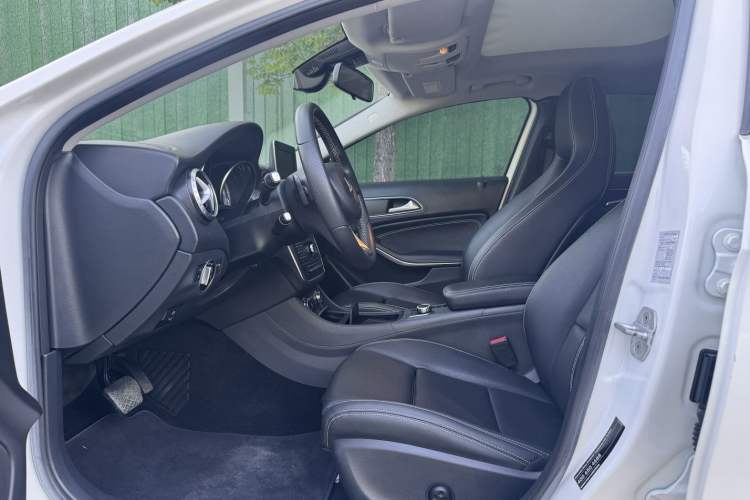 Used Mercedes-Benz GLA 2016 GLA 200 Sport Edition Interior 2