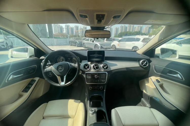 Used Mercedes-Benz GLA 2016 GLA 220 4MATIC Fashion Edition Interior 2