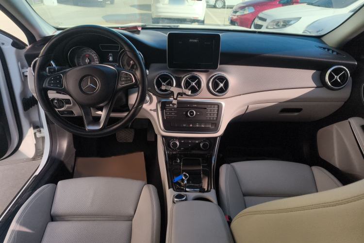 Used Mercedes-Benz GLA 2016 GLA 200 Sport Edition Interior 2