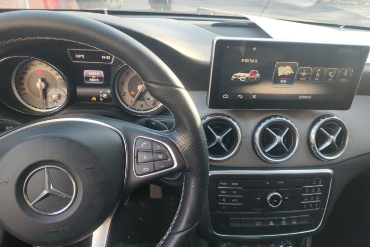 Used Mercedes-Benz GLA 2016 GLA 200 Sport Edition Interior 2