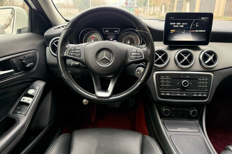 Used Mercedes-Benz GLA 2016 GLA 220 4MATIC Fashion Edition Interior 2