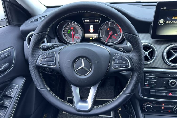 Used Mercedes-Benz GLA 2016 GLA 200 Fashion Model Interior 2