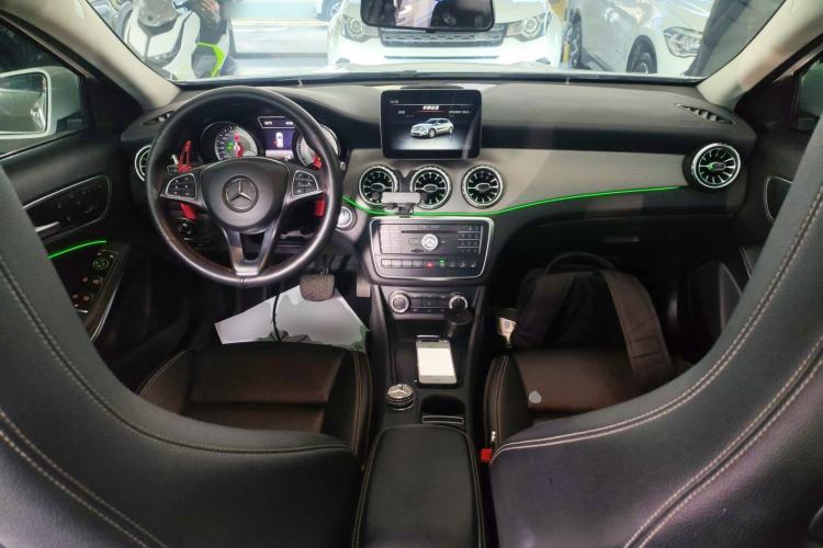 Used Mercedes-Benz GLA 2016 GLA 220 4MATIC Fashion Edition Interior 2