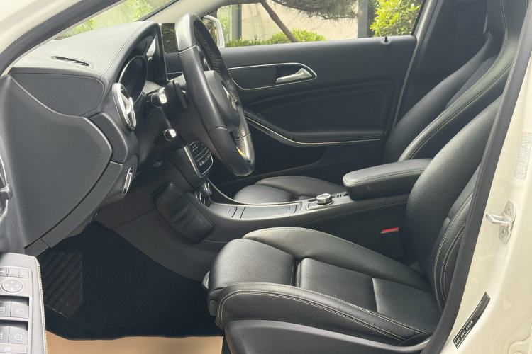 Used Mercedes-Benz GLA 2016 GLA 220 4MATIC Fashion Edition Interior 2